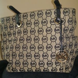 Michael kors purse